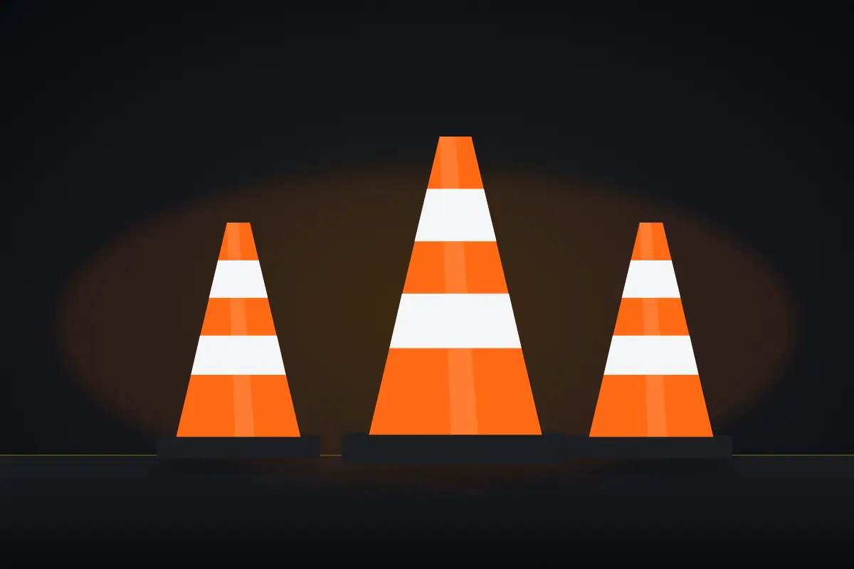 Reflektif bantlı turuncu trafik dubaları